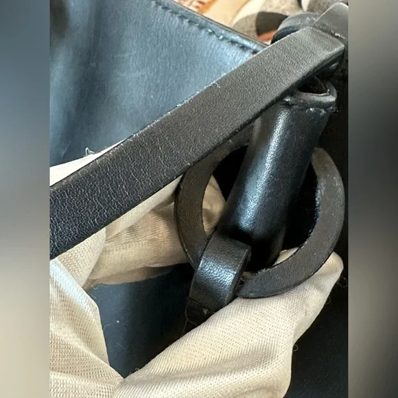 Gucci 101920 Black Leather Shopper Tote w/ Attached Zip Pouch - Picture 10 of 16